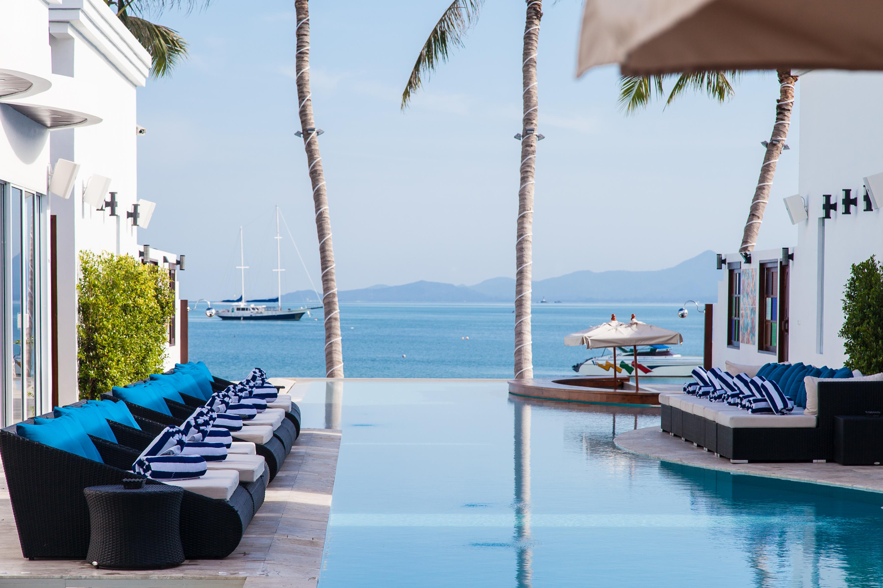 The Privilege Hotel Ezra Beach Club Praia de Bang Rak Exterior foto