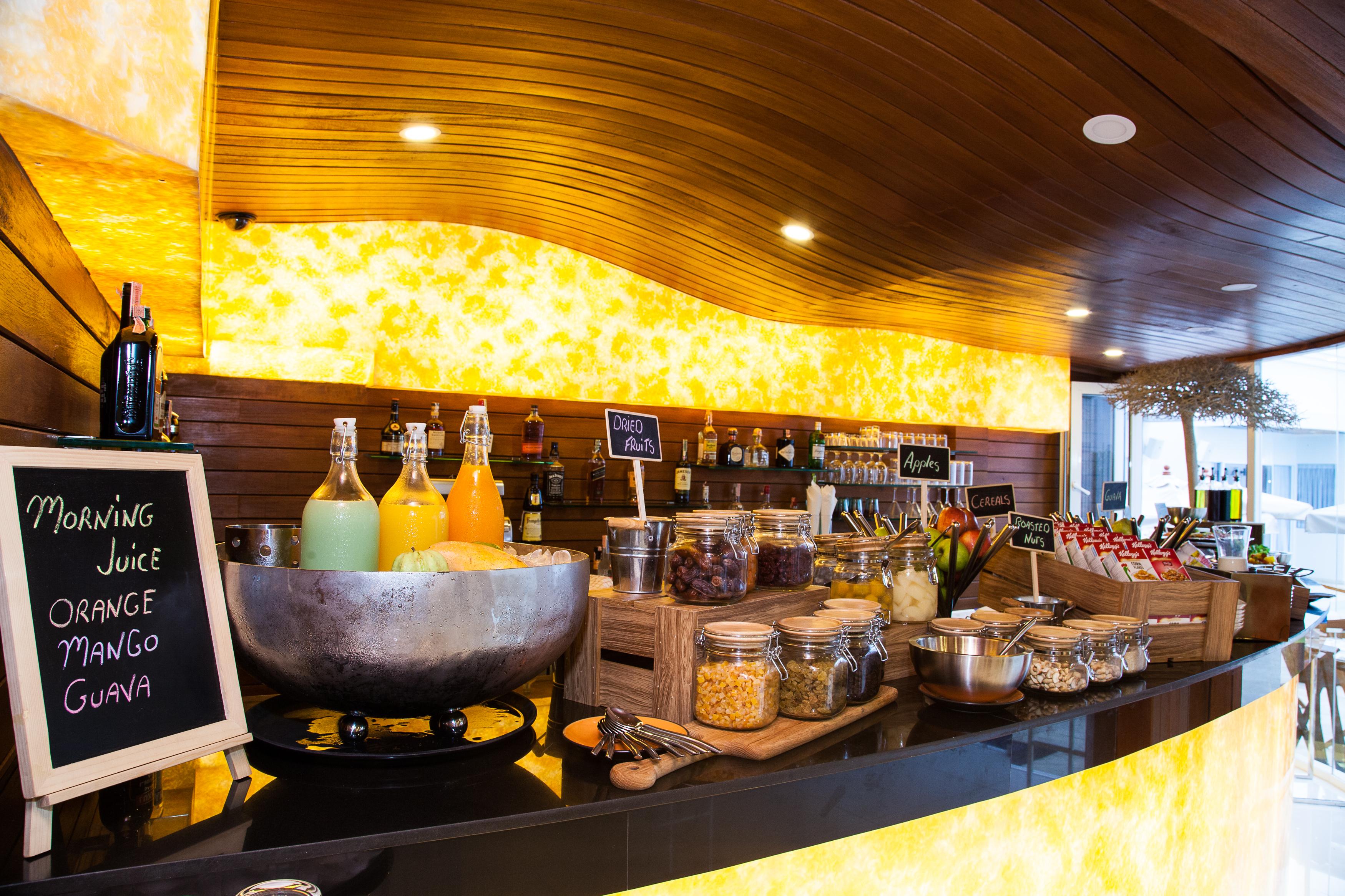 The Privilege Hotel Ezra Beach Club Praia de Bang Rak Exterior foto