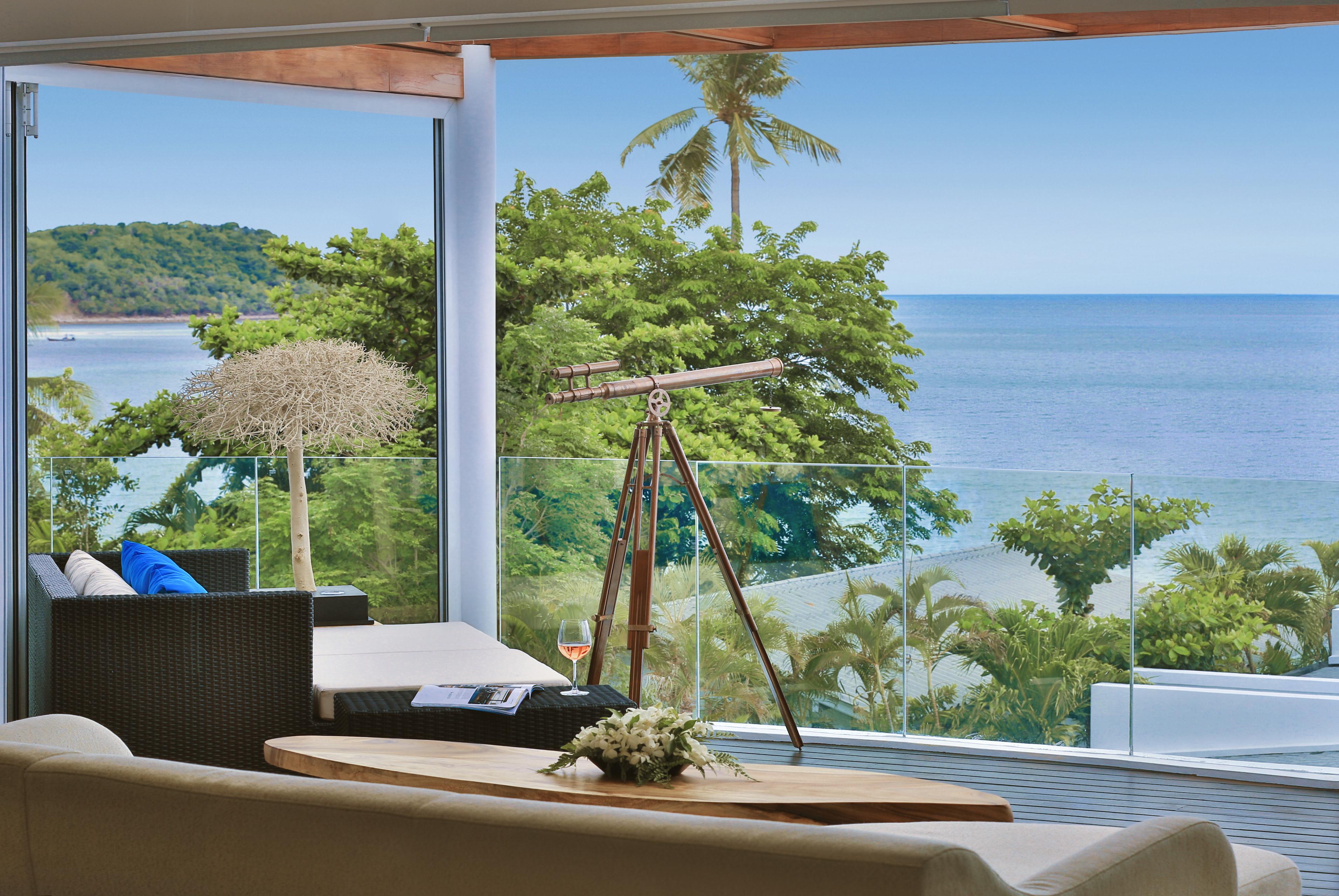 The Privilege Hotel Ezra Beach Club Praia de Bang Rak Exterior foto