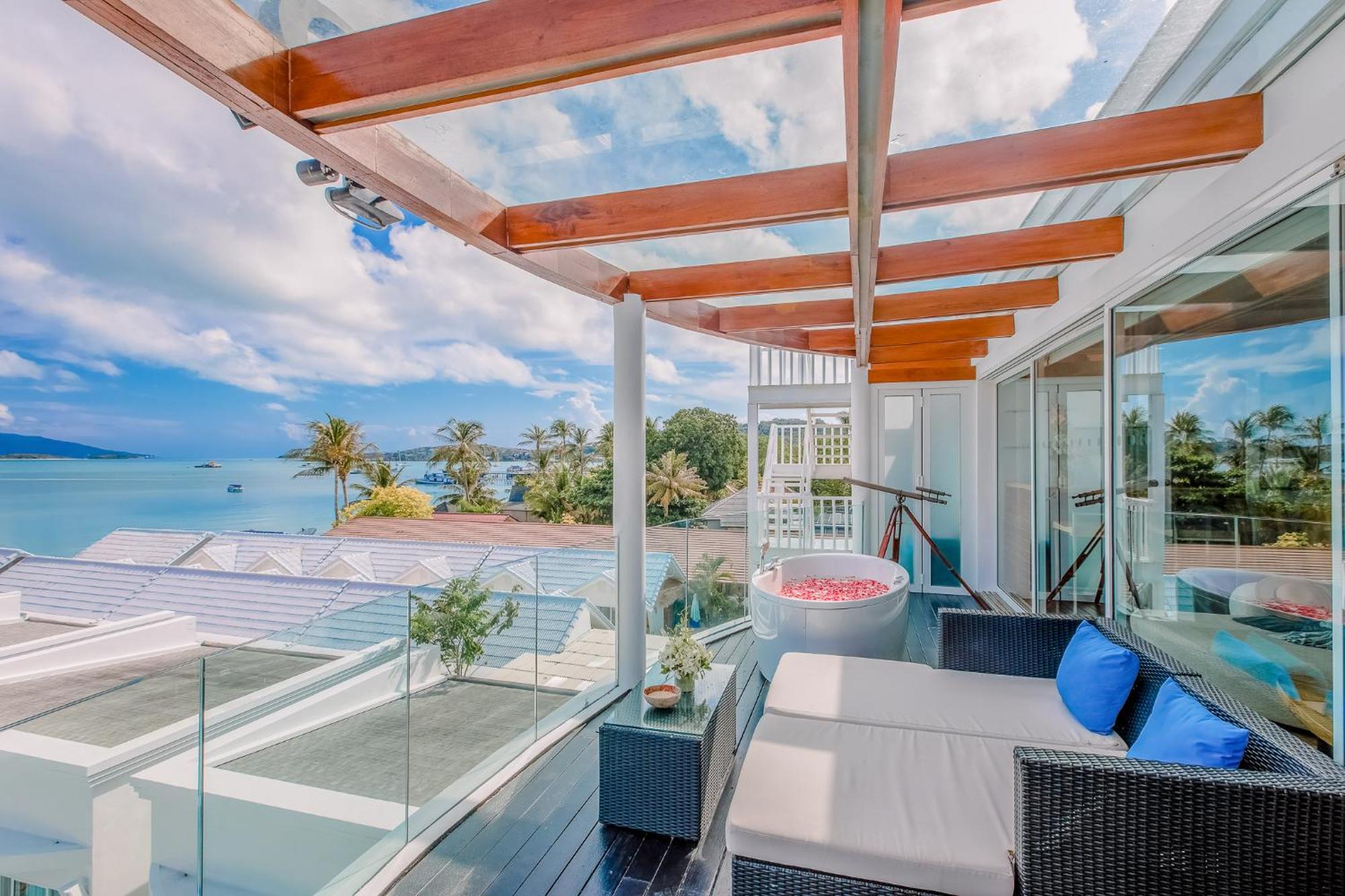 The Privilege Hotel Ezra Beach Club Praia de Bang Rak Exterior foto