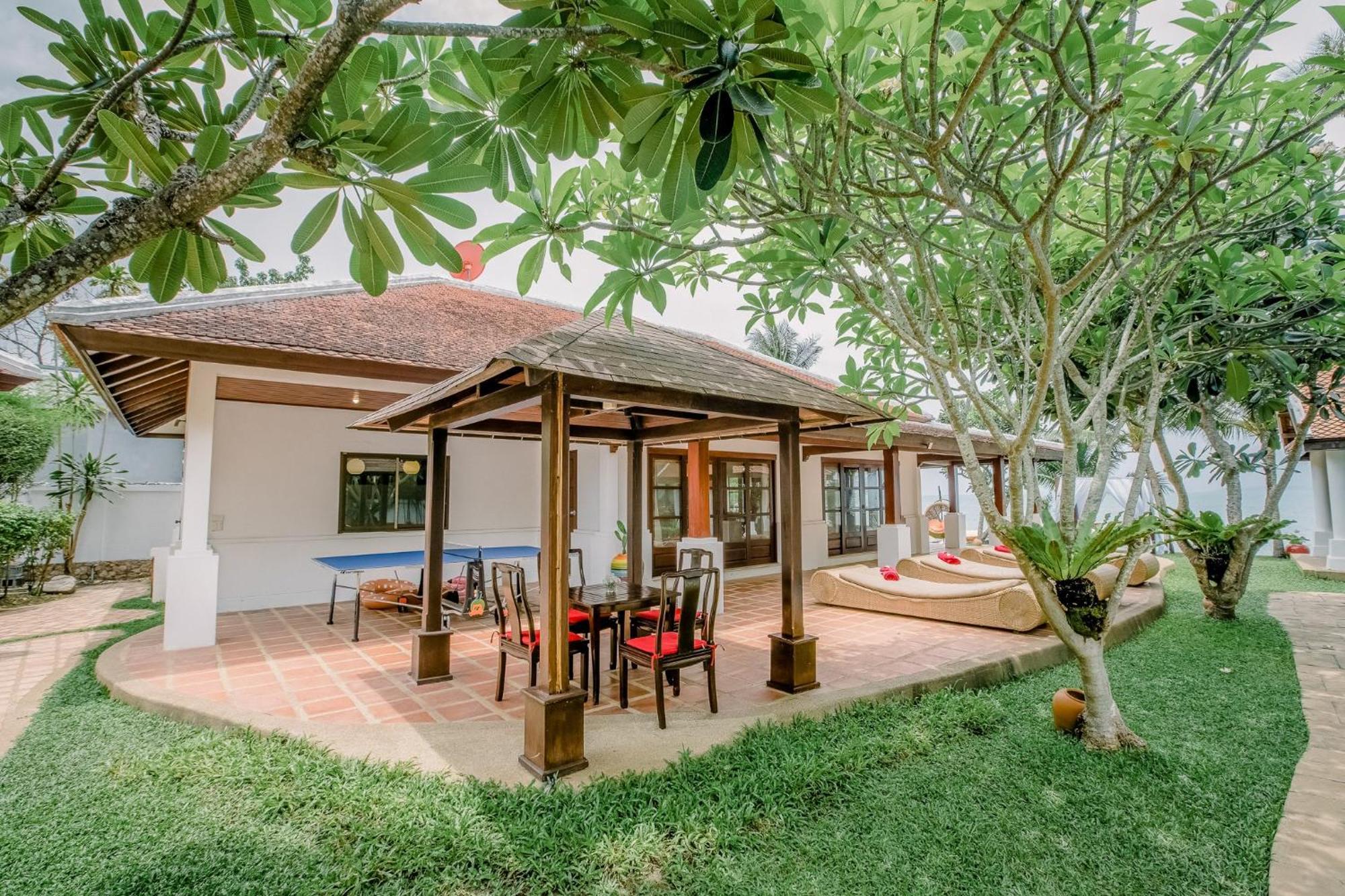 The Privilege Hotel Ezra Beach Club Praia de Bang Rak Exterior foto